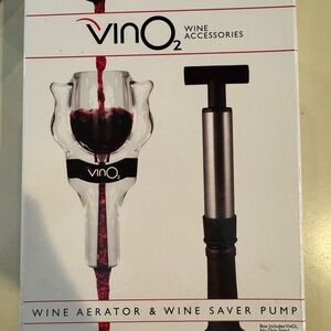 Wine Aerator and Saver Pump - Black and Silver